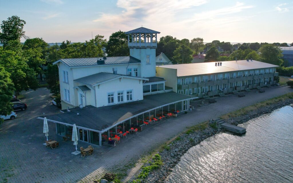 sea-view hotel Estonia Haapsalu ; merinäköalahotelli Viro Haapsalu; edullinen hotelli Virossa; affordable hotel